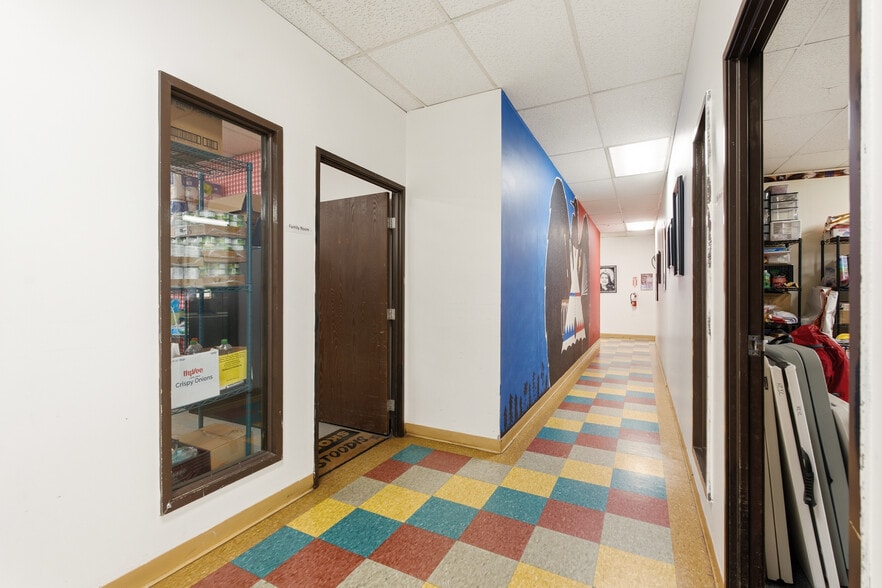 More Photos Of 600 W 39th St, Kansas City Office For Sale