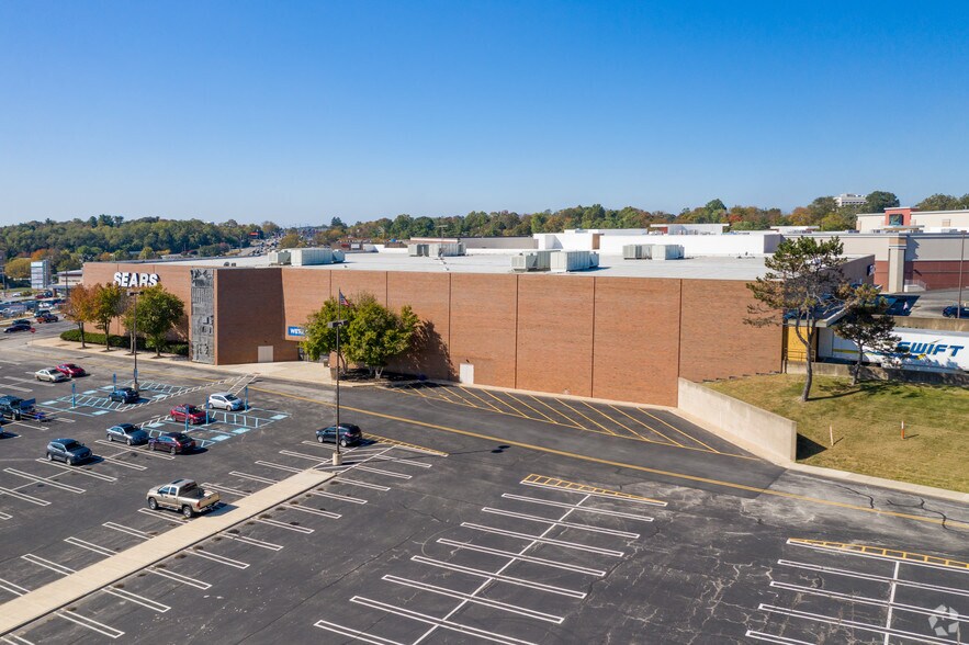 More Photos Of 1067 W Baltimore Pike, Media Department Store For Lease