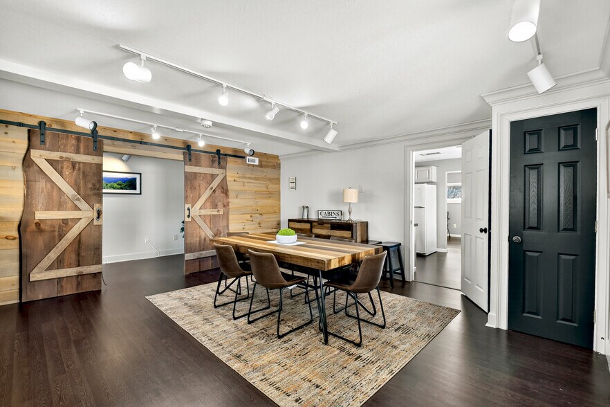 More Photos Of 240 W Main St, Blue Ridge Office For Sale