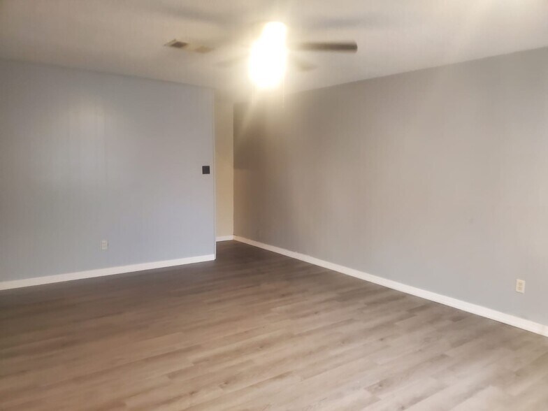 More Photos Of 2100-2108 Sidney St, Pine Bluff Apartments For Sale