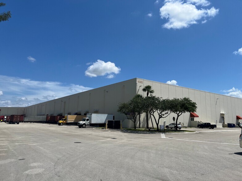More Photos Of 6301 E 10th Ave, Hialeah Warehouse For Lease