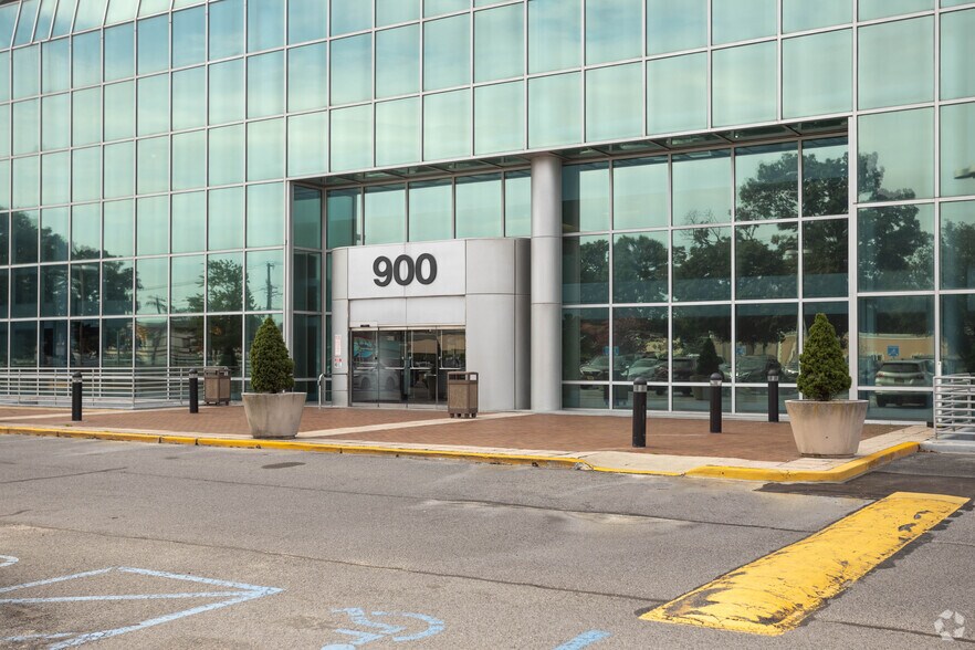 More Photos Of 990 Stewart Ave, Garden City Office For Lease