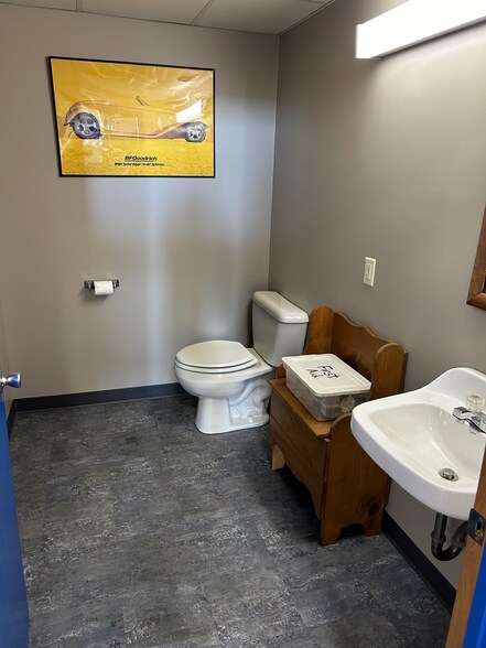 More Photos Of 2501 Runway Dr, Waupaca Auto Repair For Sale