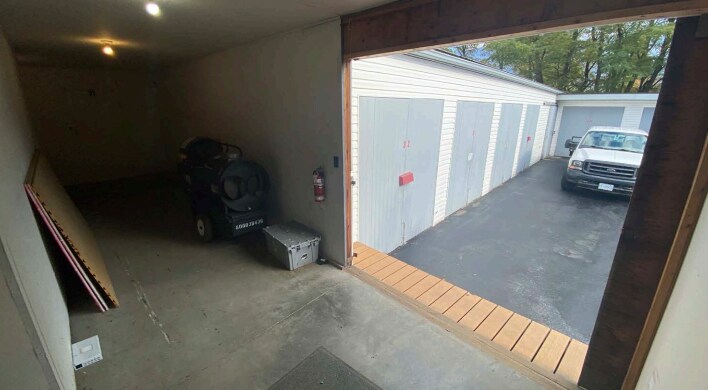 More Photos Of 2305 6th Av, Castlegar Self Storage For Sale