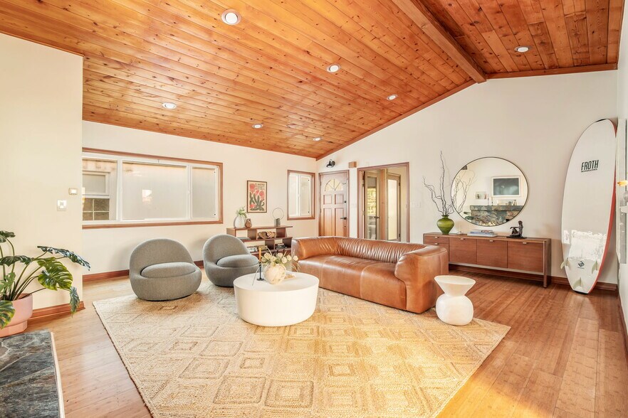 More Photos Of 16 Spinnaker St, Marina Del Rey Multifamily For Sale