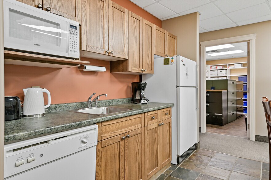 More Photos Of 150 Chippewa Rd, Sherwood Park Flex For Sale