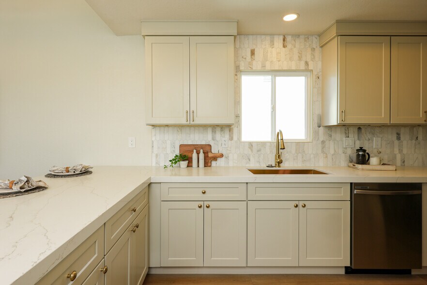 More Photos Of 658 Santa Fe Dr, Encinitas Multifamily For Sale