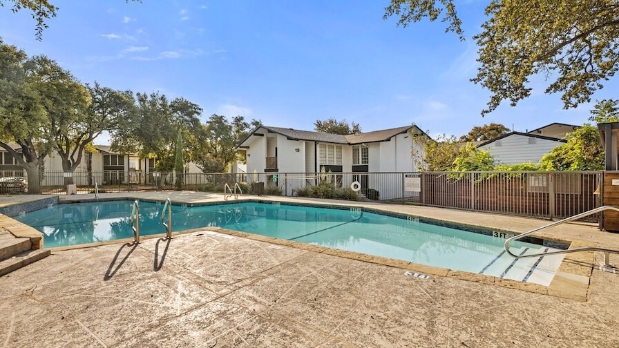 More Photos Of 2420 E Abram St, Arlington Apartments For Sale