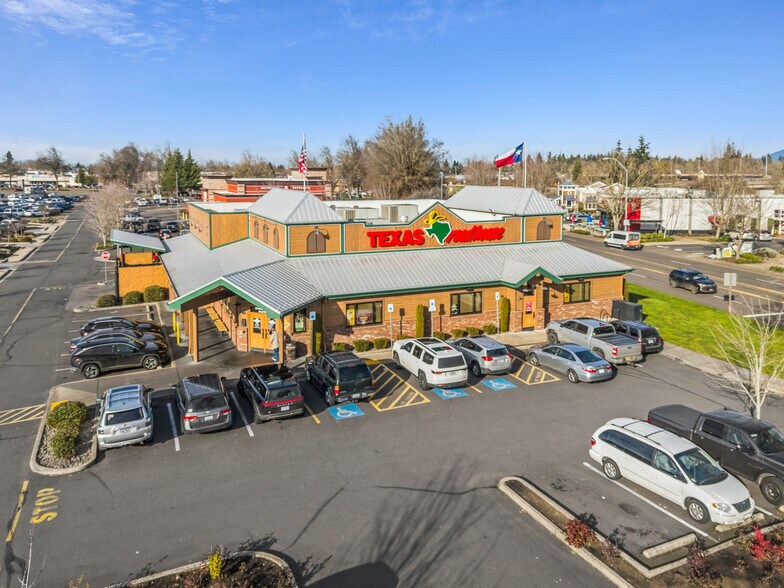 More Photos Of 1060 Valley River Way, Eugene Restaurant For Sale