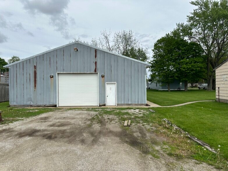 More Photos Of 907 N Hemlock St, Le Roy Warehouse For Sale