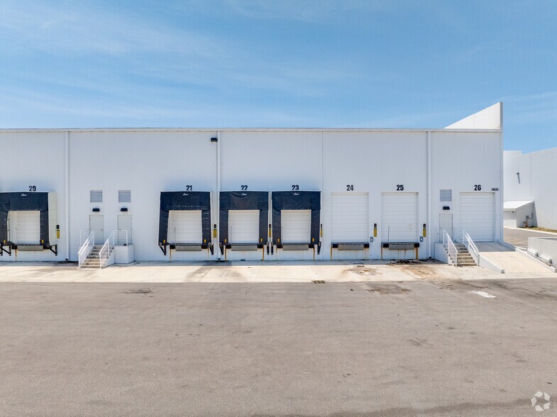 More Photos Of 16311 Domestic Ave, Fort Myers Industrial For Sale