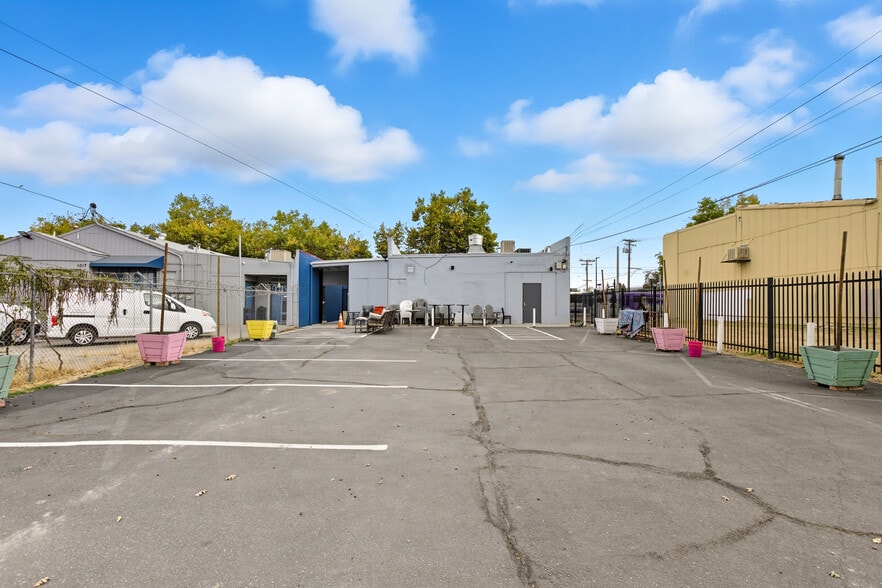 More Photos Of 1011 Del Paso Blvd, Sacramento Restaurant For Sale