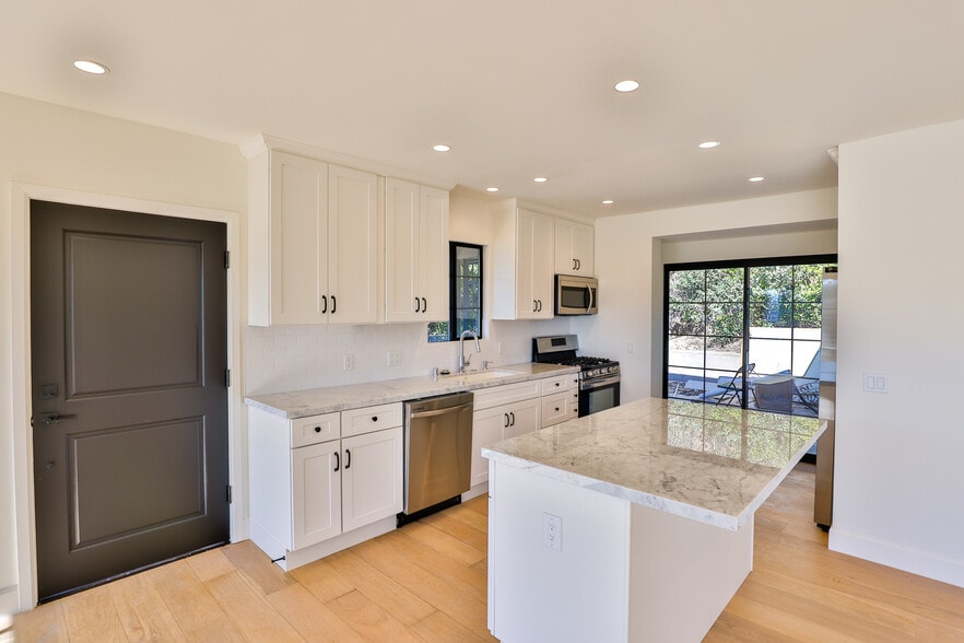 More Photos Of 22221-22227 Pacific Coast Hwy, Malibu Storefront Retail Office For Sale