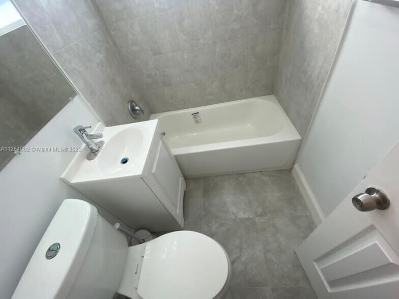 More Photos Of 231 SW 15th St, Pompano Beach Apartments For Sale