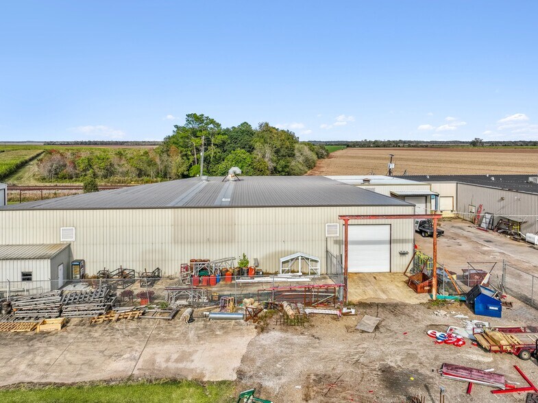 More Photos Of 902 NW Main St, Bunkie Showroom For Sale