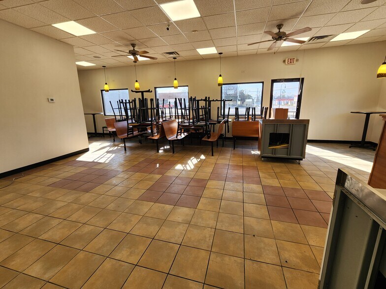 More Photos Of 108 E Pine St, East Prairie Restaurant For Sale