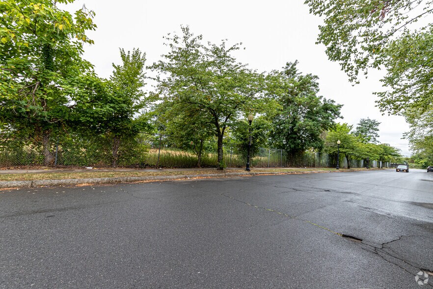 More Photos Of 222 Canal St, New Haven Apartments For Lease