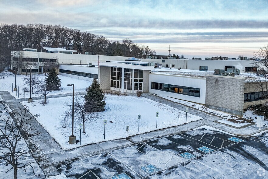 More Photos Of 5400 S 60TH St, Greendale Flex For Lease