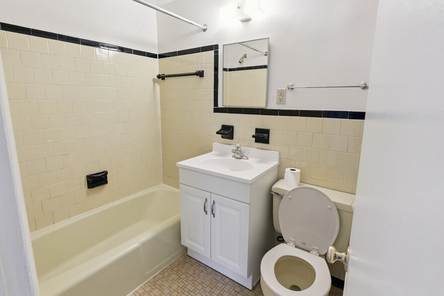 More Photos Of 1700 Irving St NW, Washington Apartments For Sale