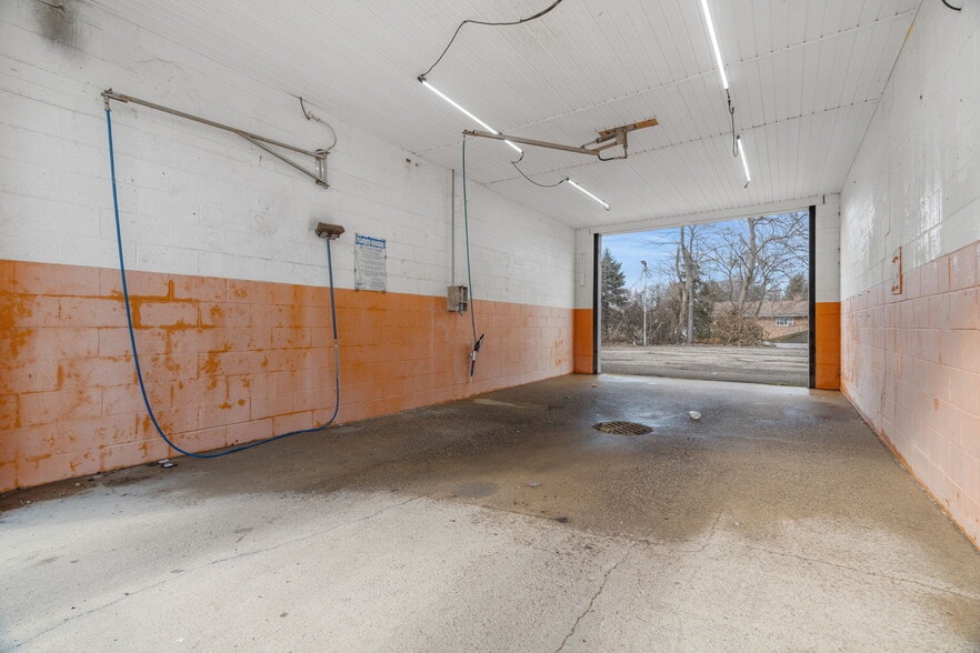 More Photos Of 1620 Keuper Blvd NE, Massillon Carwash For Sale