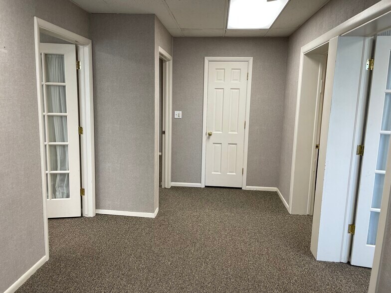 More Photos Of 4415-4427 E 31st St, Tulsa Unknown For Lease