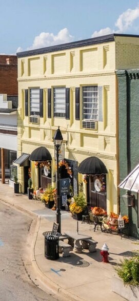 More Photos Of 303 Main St, Edgefield Storefront Retail Office For Sale