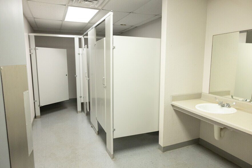 More Photos Of 3533 E Highway 175, Kaufman Manufacturing For Lease