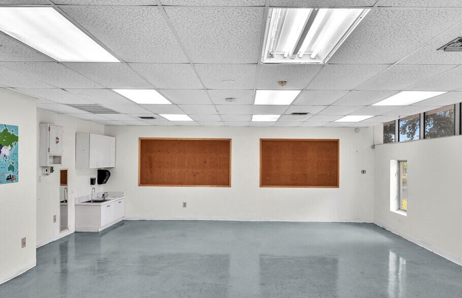 Primary Photo Of 6067 Hollywood Blvd, Hollywood Office For Lease