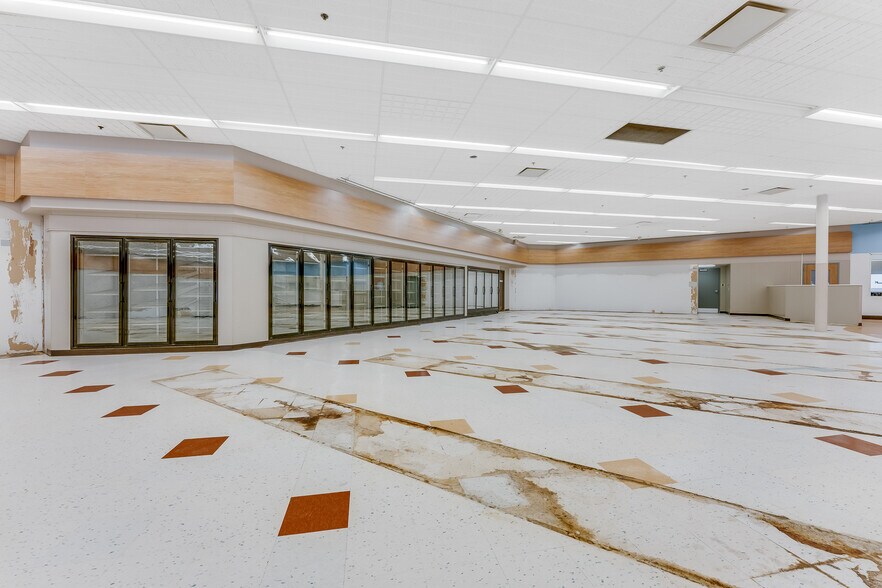 More Photos Of 19254 Seneca Trl, Marlinton Drugstore For Sale