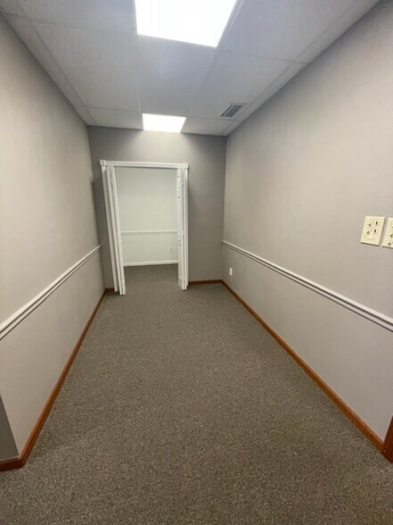 More Photos Of 6 Emerald Ter, Swansea Medical For Lease