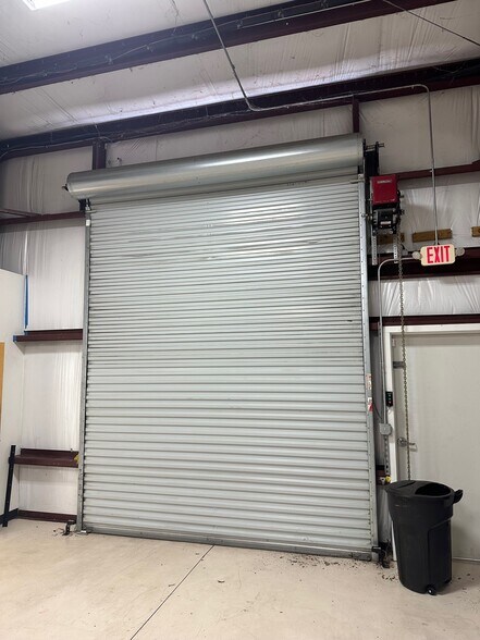 More Photos Of 6679 Treeland Ave, Largo Warehouse For Lease