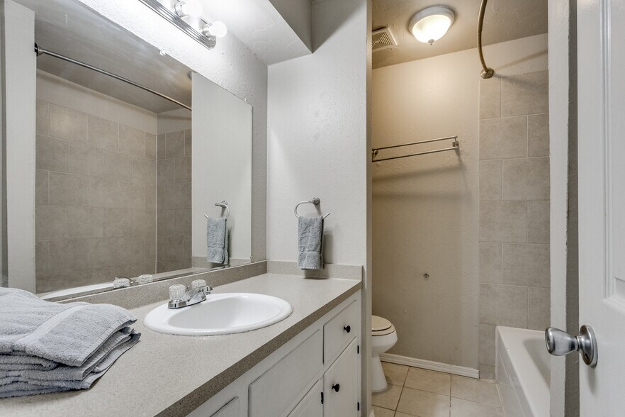 More Photos Of NW 10th St & N Classen Blvd, Oklahoma City Apartments For Sale