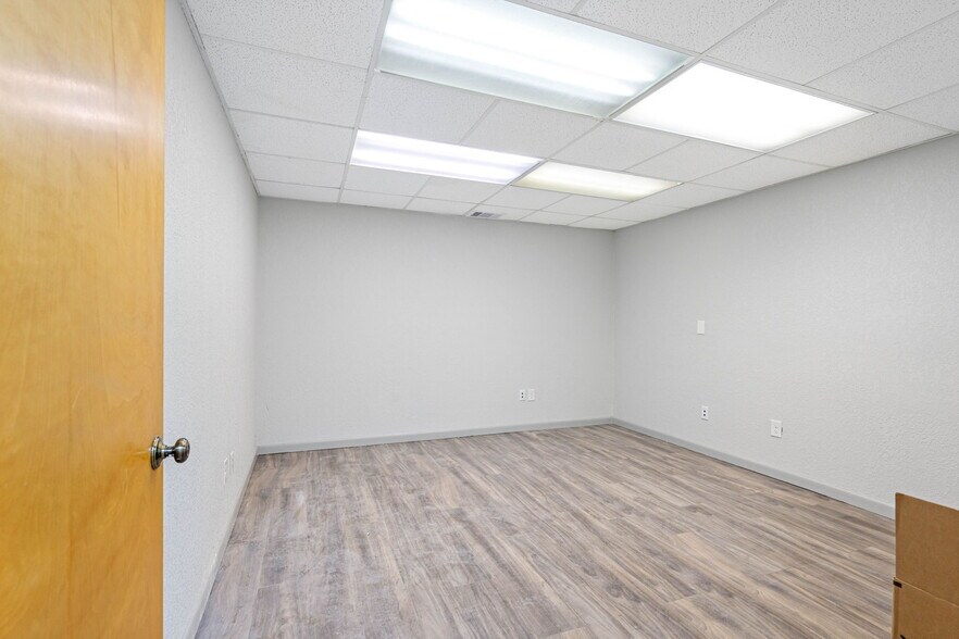 More Photos Of 2812 N 34th St, Tampa Office For Lease