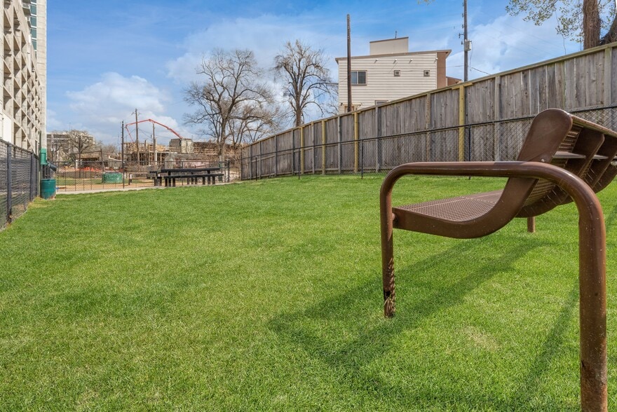 More Photos Of 5927 Almeda Rd, Houston Apartments For Lease