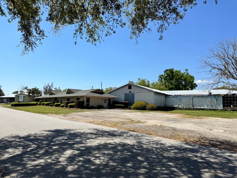 More Photos Of 151 SE Lakeshore Dr, Madison Medical For Sale