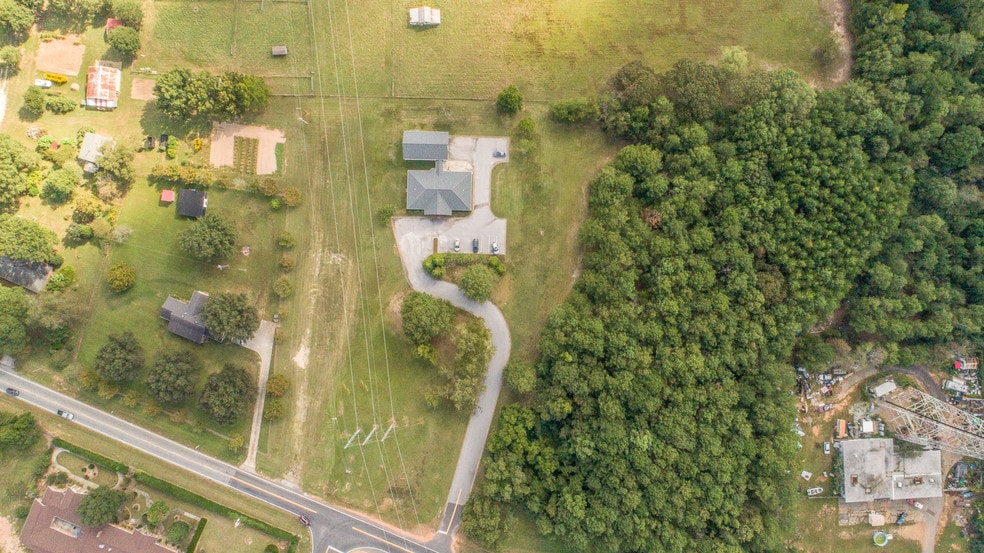 More Photos Of 3175 Highway 81 W, Hampton Storefront Retail Office For Sale