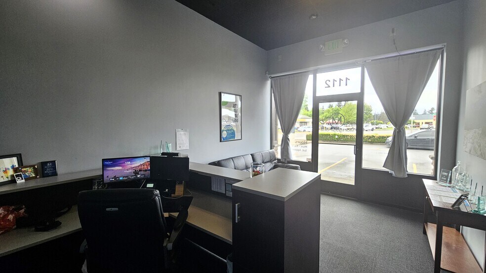 More Photos Of 1110-1118 View Ave, Centralia Freestanding For Lease