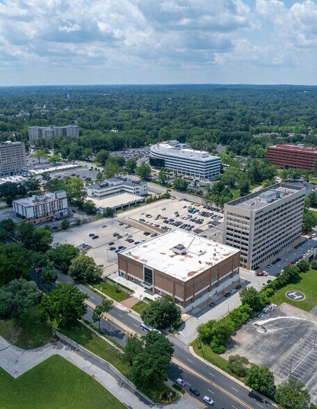 More Photos Of 2 Bala Plz, Bala Cynwyd Department Store For Lease