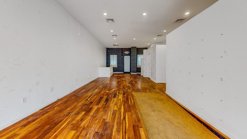 More Photos Of 201 B Highland ave, Somerville General Retail For Lease