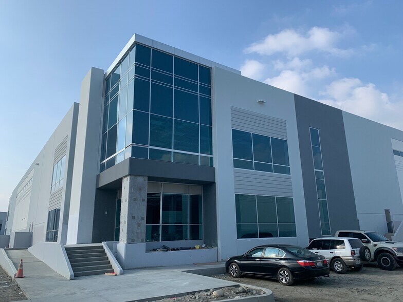 More Photos Of 1025 N Todd Ave, Azusa Unknown For Lease