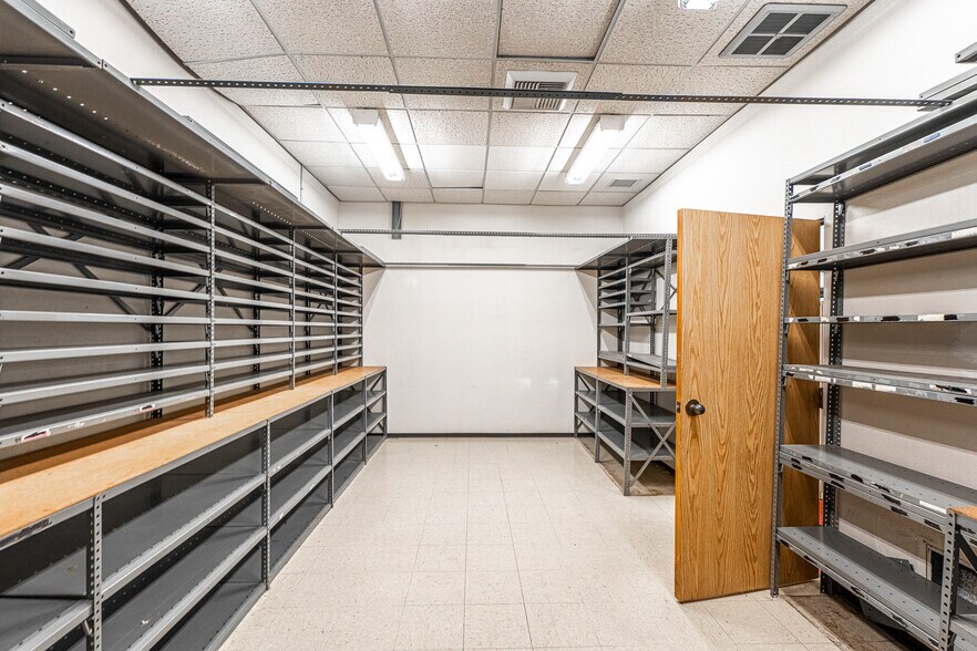 More Photos Of 2495 Lakeshore Dr, Lake Elsinore Bank For Sale