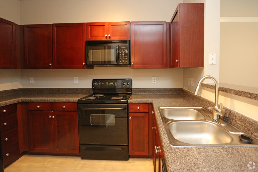 More Photos Of 2000 E Arapaho Rd, Richardson Apartments For Lease