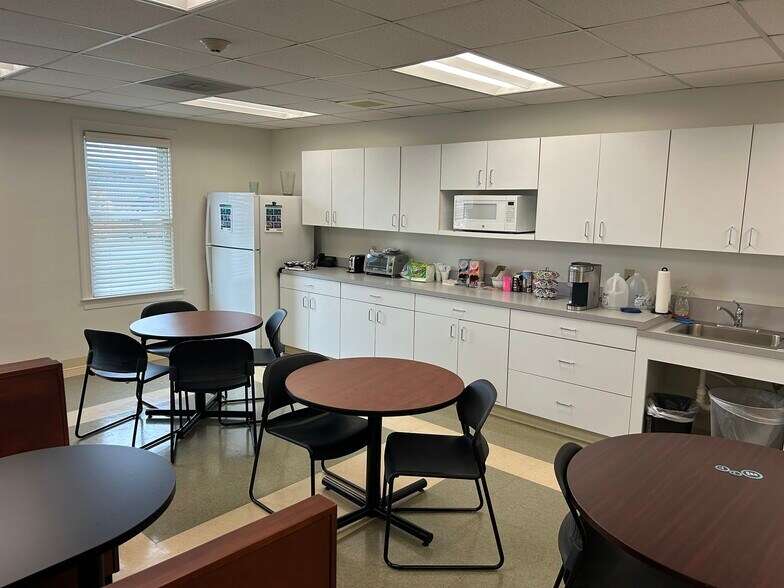 More Photos Of 8780 Centreville Rd, Manassas General Retail For Sale