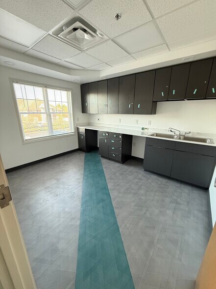 More Photos Of 10412 Allisonville Rd, Fishers Medical For Sale