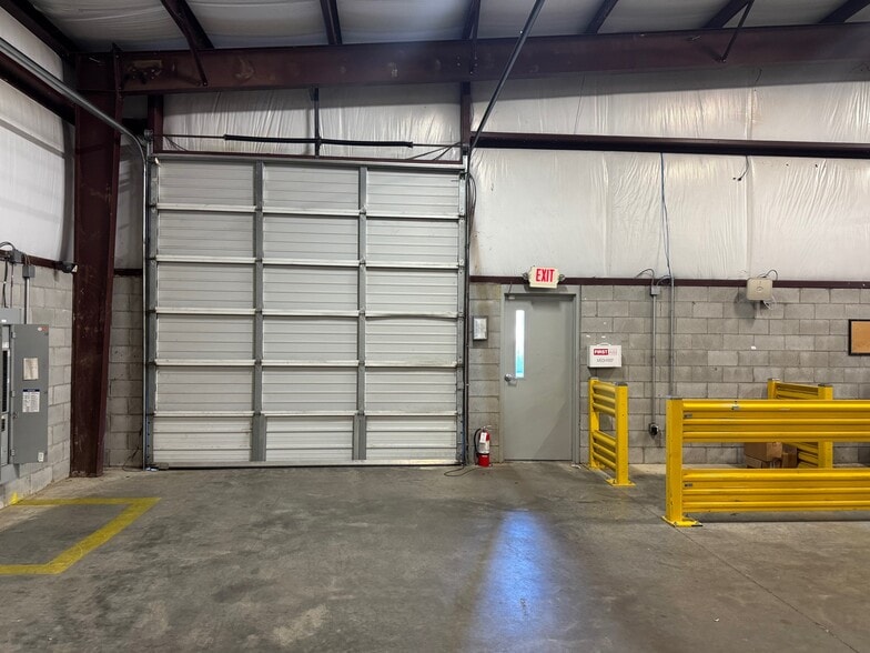 More Photos Of 404 Chicago Dr, Fayetteville Flex For Lease