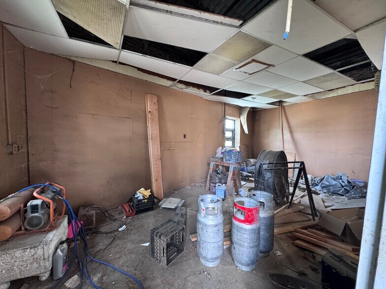 More Photos Of 510 N Pearl St, Macomb Industrial For Sale