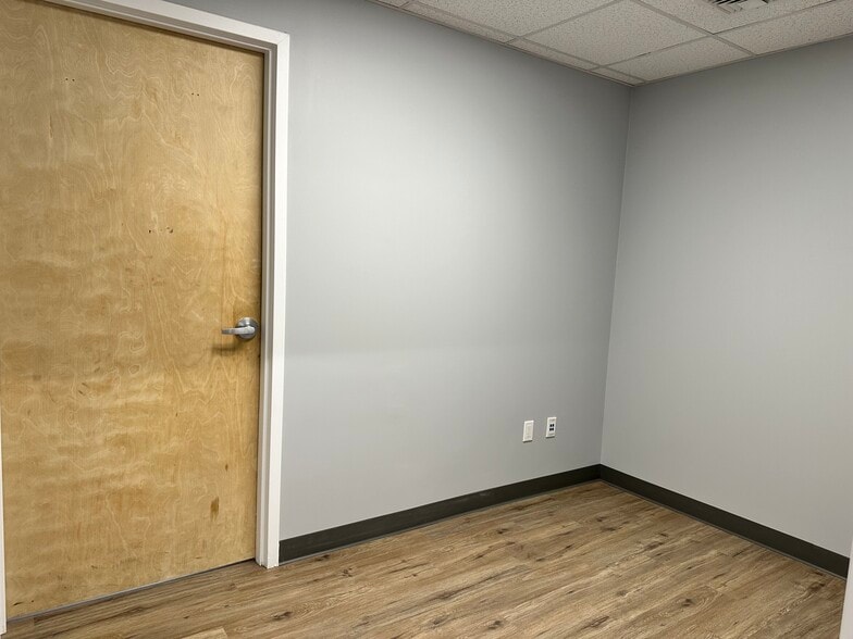 More Photos Of 53 Hancock St, Stratford Manufacturing For Lease