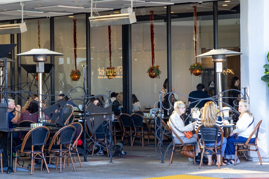 More Photos Of 369 E 17th St, Costa Mesa Storefront Retail Office For Lease