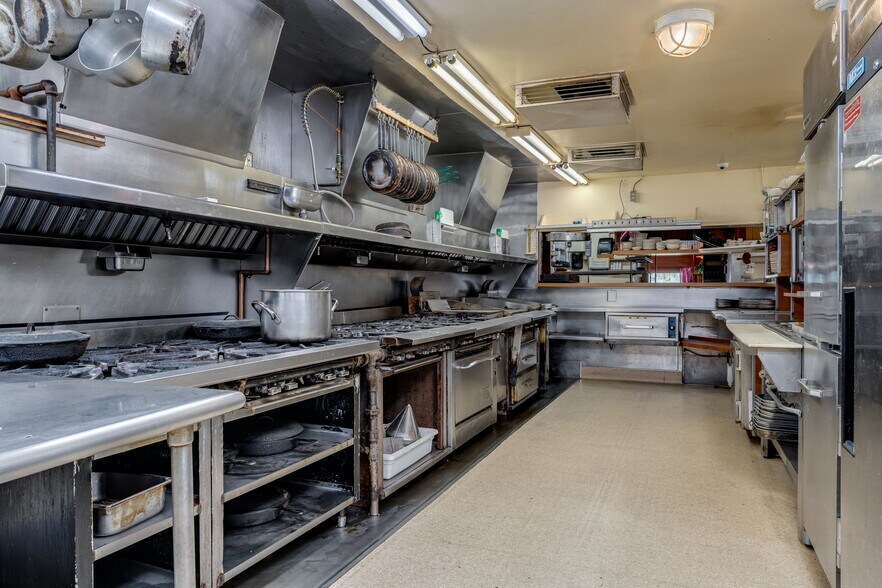 More Photos Of 1325 E Columbia River Hwy, Troutdale Restaurant For Sale