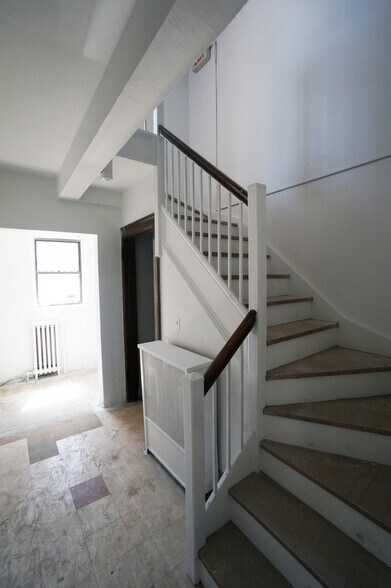 More Photos Of 242 State St, Hackensack Freestanding For Lease